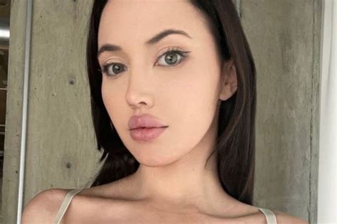 Model says she's single because men are 'too scared' .